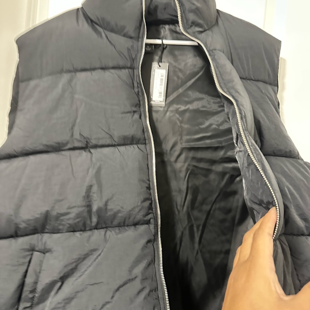Pretty Little Thing Plus Women's Black Puffer Vest Size XL NWT - Picture 7 of 10